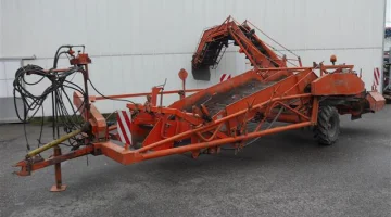 Amac D2 onion loader and harvester for potatoes.