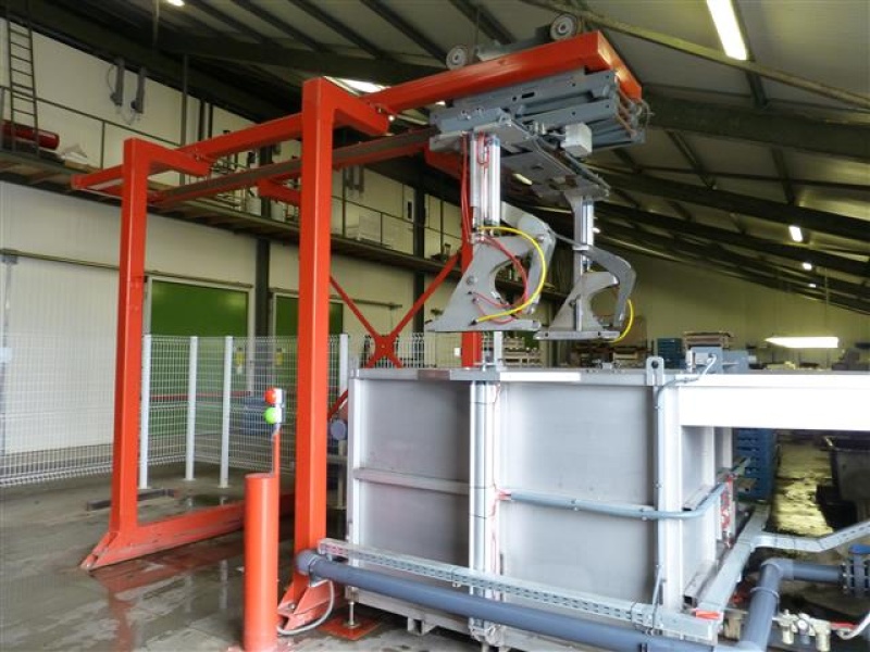 Stas bin water dumper for apples and pears • Duijndam Machines
