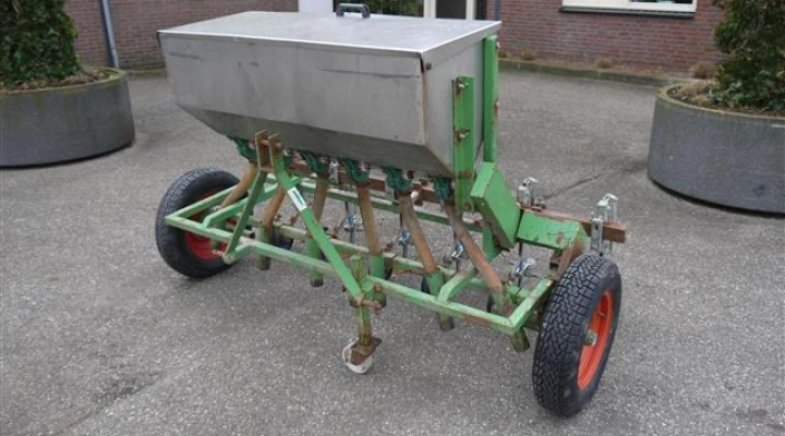 Basrijs schoffel met mestdoseerder (6)