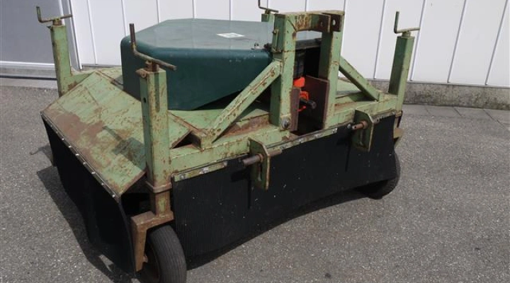 Cebeco-onion-topper-rear-tracktor (2)