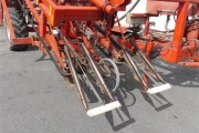 Dewulf 2 row pulled carrot harvester with elevator (4)