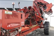 Dewulf 2 row pulled carrot harvester with elevator (7)