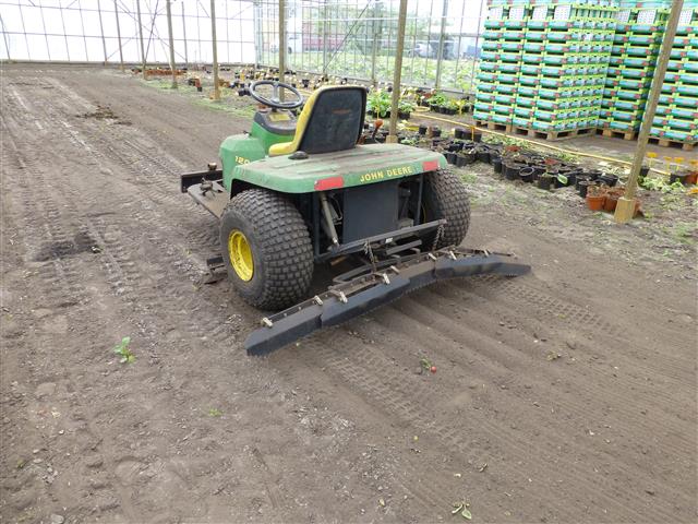 John Deere 3-х колесные грабли бункерный