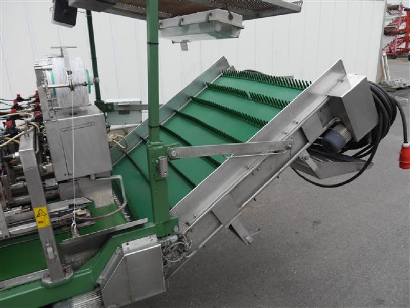 Koppert harvester and bunching machine for radish • Duijndam Machines