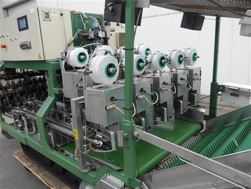 Koppert harvester and bunching machine for radish • Duijndam Machines