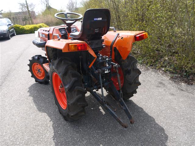Компактный трактор Kubota B6200