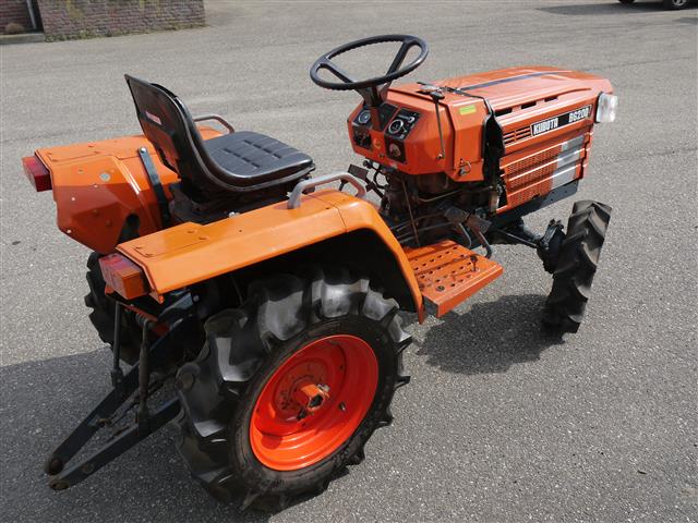 Компактный трактор Kubota B6200