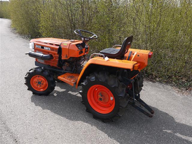 Компактный трактор Kubota B6200