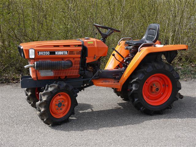 Компактный трактор Kubota B6200