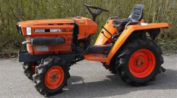 Kubota B6200 compact tractor