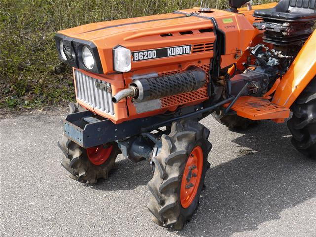 Компактный трактор Kubota B6200