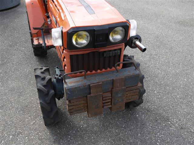 Компактный трактор Kubota 6200