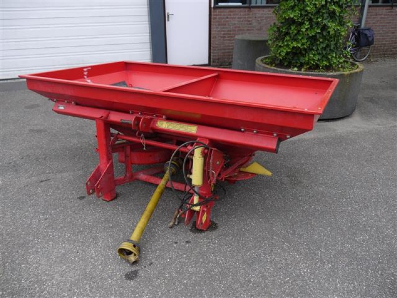 Lely superlarge 1600 fertilizer spreader • Duijndam Machines