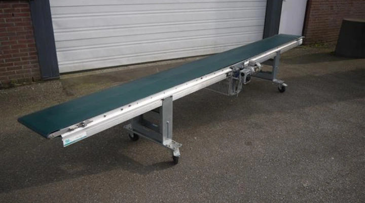 Stolze transportband op wielen (2)