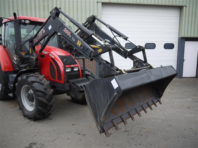 Трактор Zetor 10641 с фронтальный погрузчик