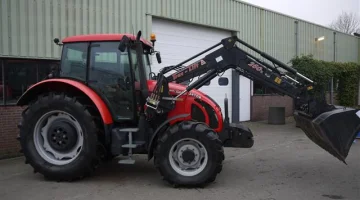 Trattore Zetor 10641 con caricatore frontale