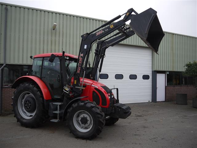 Трактор Zetor 10641 с фронтальный погрузчик