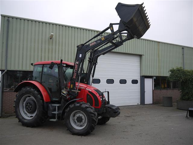 Трактор Zetor 10641 с фронтальный погрузчик