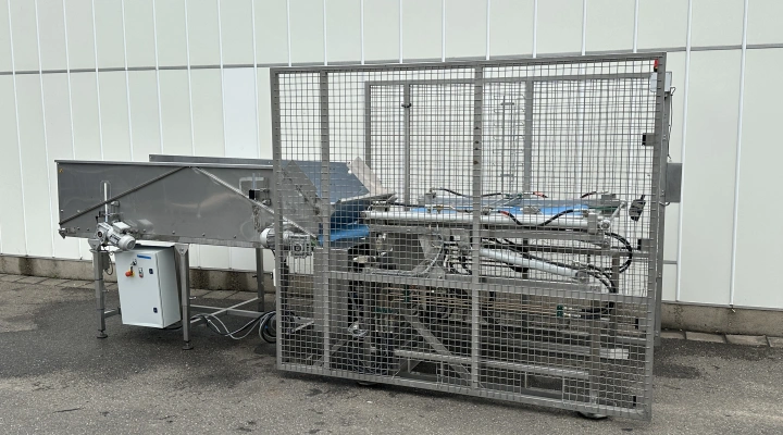 ACB box tipper with dosing conveyor