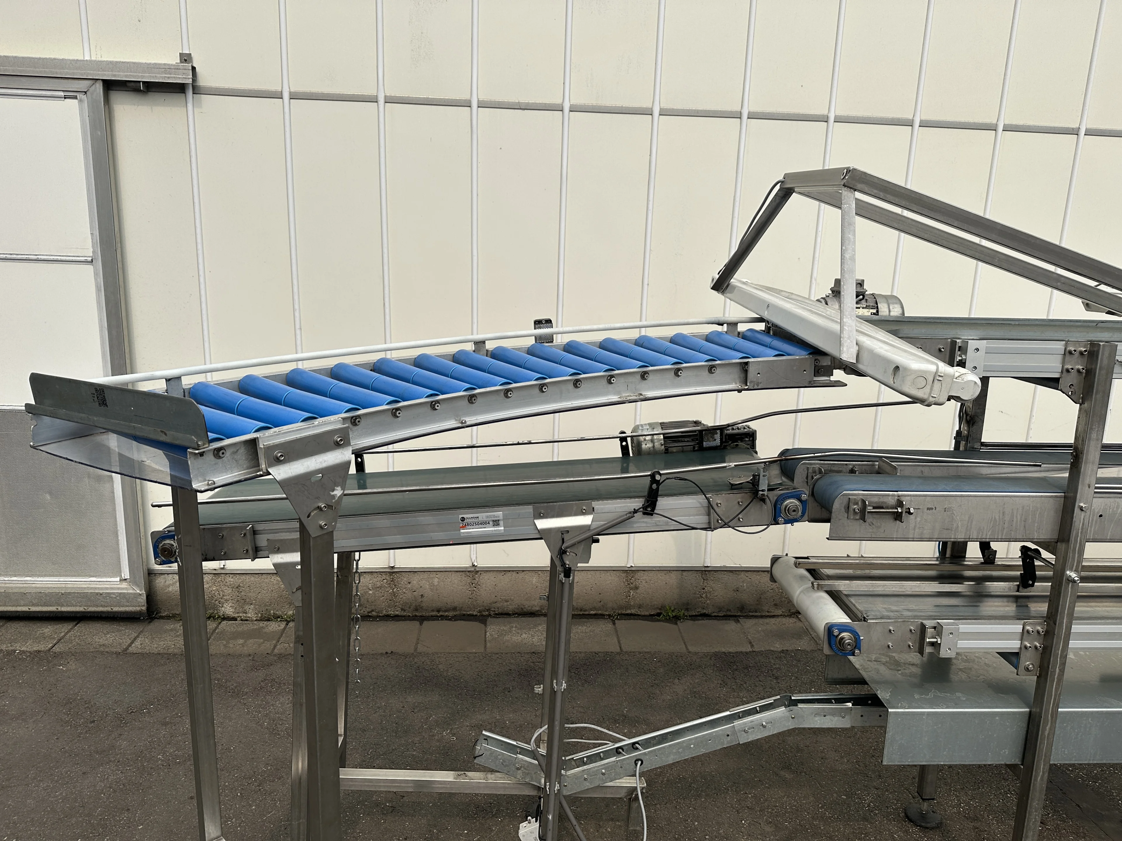 ACB combi conveyor 860 cm with 12 working tables • Duijndam Machines