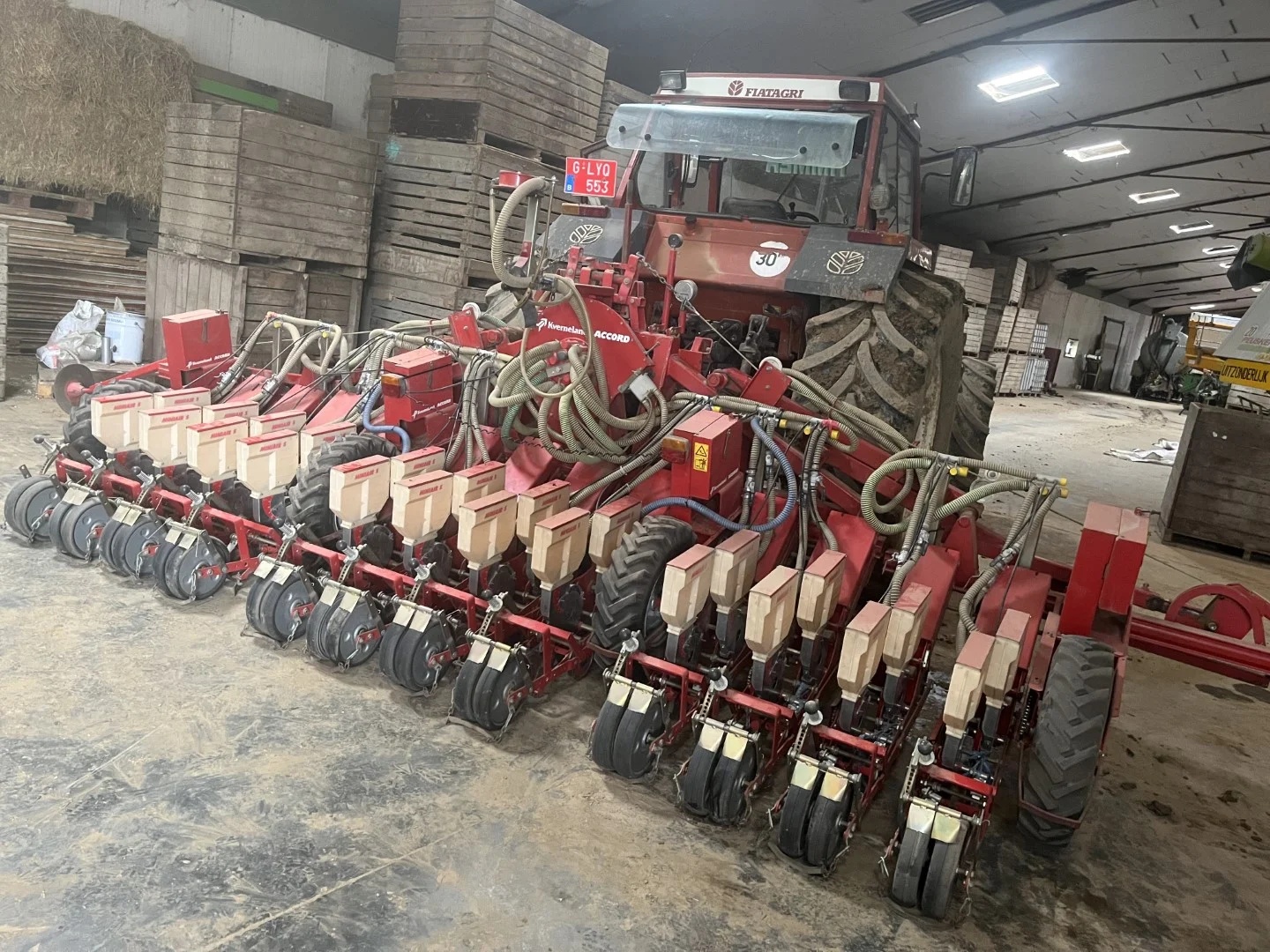 Accord Miniair S pneumatic sowing machine 12 double rows, for 3 beds ...