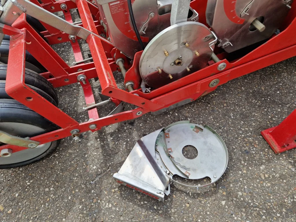 Accord Kverneland Miniair Super pneumatic sowing machine 15 rows ...