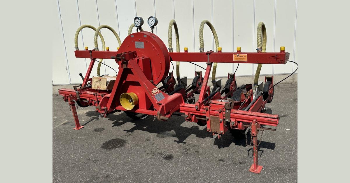 Accord Miniair Super pneumatic sowing machine 6 rows • Duijndam Machines