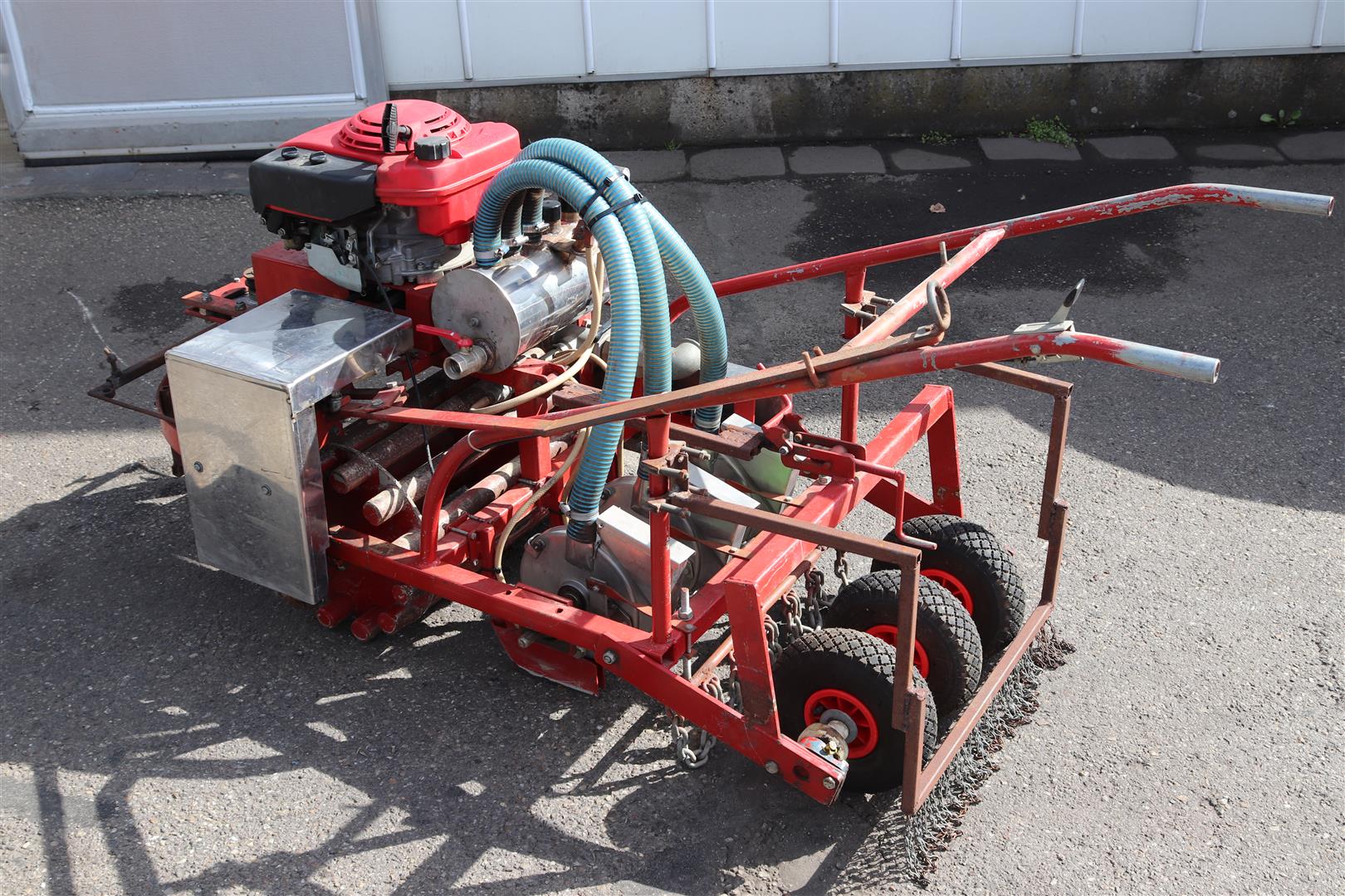 Пневматическая сеялка точного высева Accord с автономным приводом и двигателем Honda