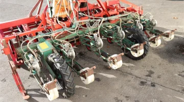 Seminatrice pneumatica Vicon Accord miniar 6 file con formatrice a collina