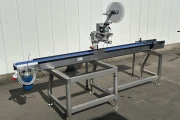 AK3-EB-SCBS201 labelling machine with conveyor 325 x 20,5