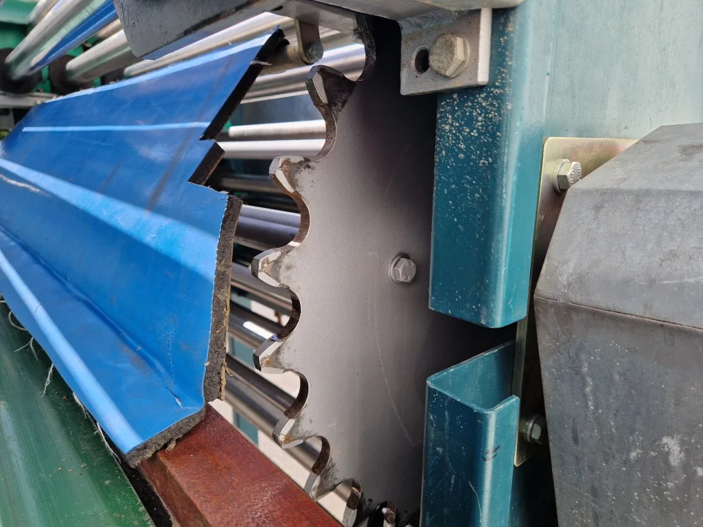 Allround roller sorting machine with brush and feeding conveyor ...