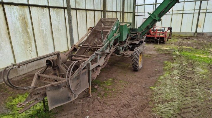 Andre Vriend potato harvester