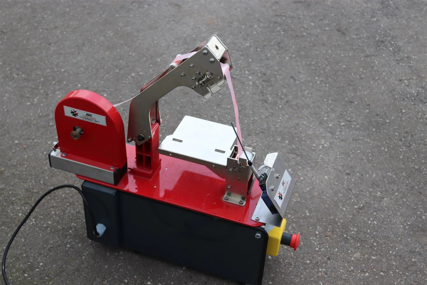 ARC adhesive tape binding machine • Duijndam Machines