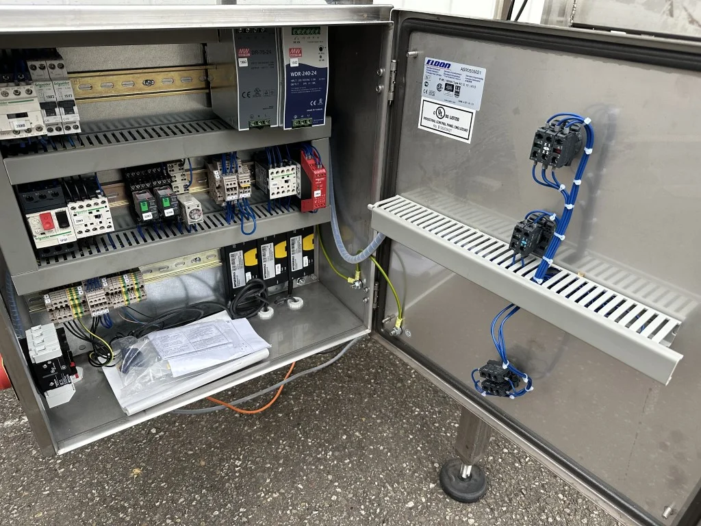 Arco packing conveyor with infeed and outfeed roller conveyors for ...