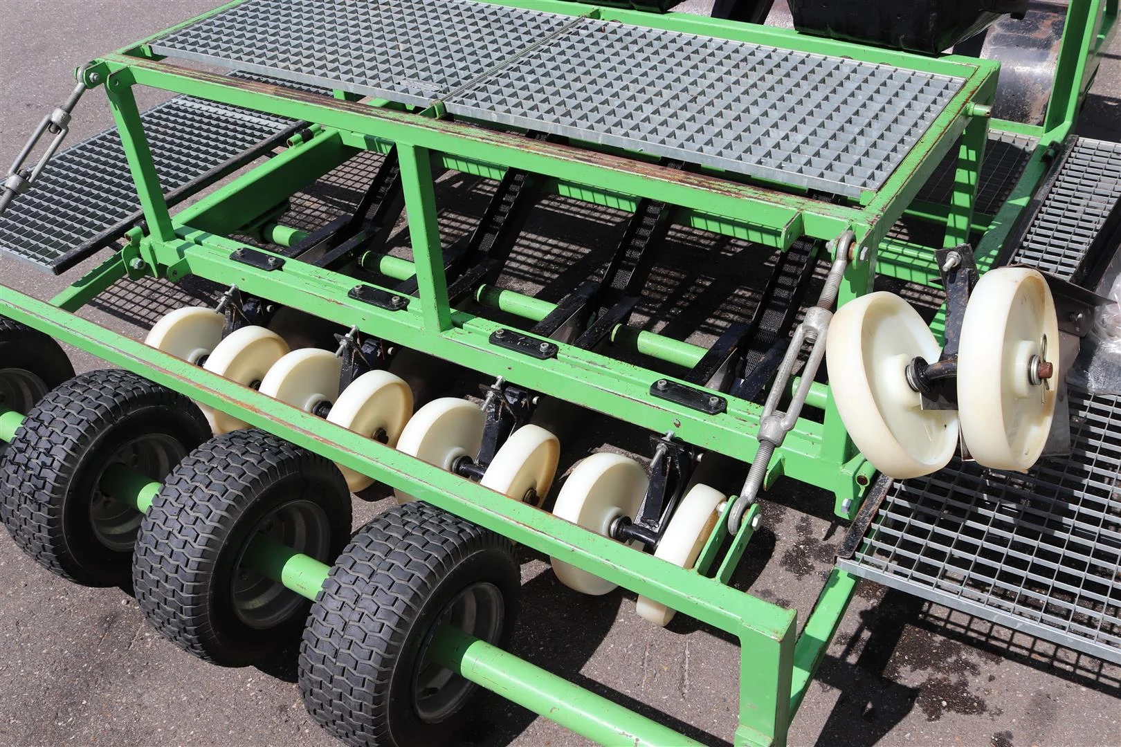 Arli soilblock planting machine for lettuce • Duijndam Machines