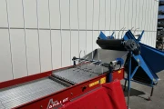 Asa-Lift BS-100 with feed bunker and transverse discharge conveyor