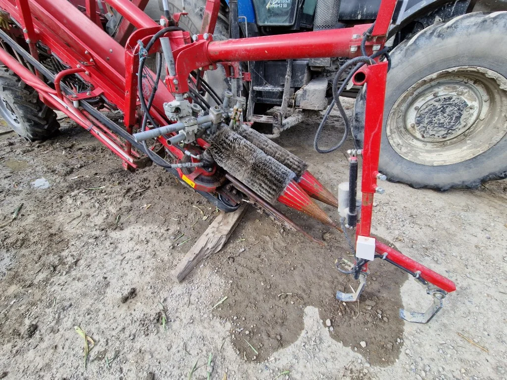 AsaLift PO335A automatic leek harvester top beltlifter • Duijndam