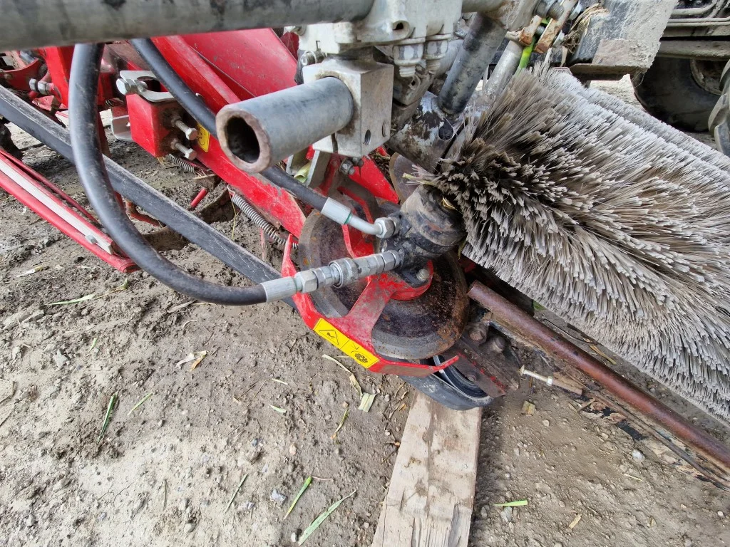 AsaLift PO335A automatic leek harvester top beltlifter • Duijndam