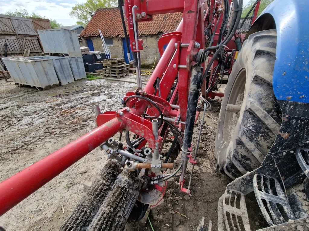 AsaLift PO335A automatic leek harvester top beltlifter • Duijndam