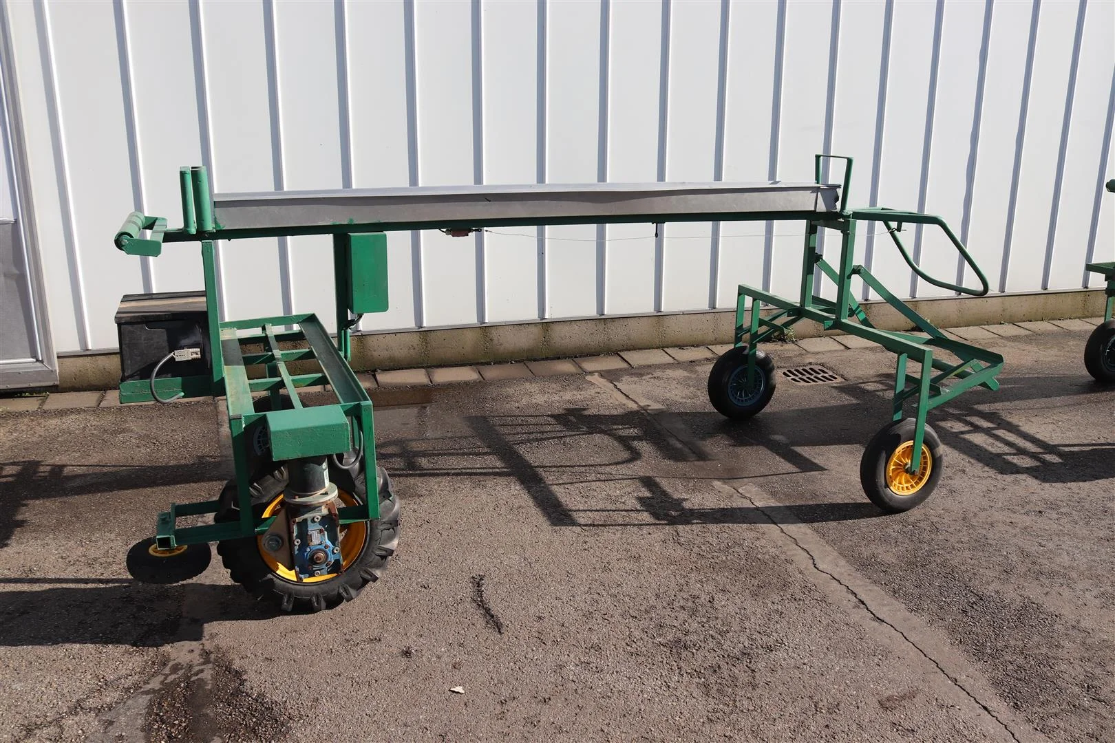 Electric harvester for asparagus • Duijndam Machines