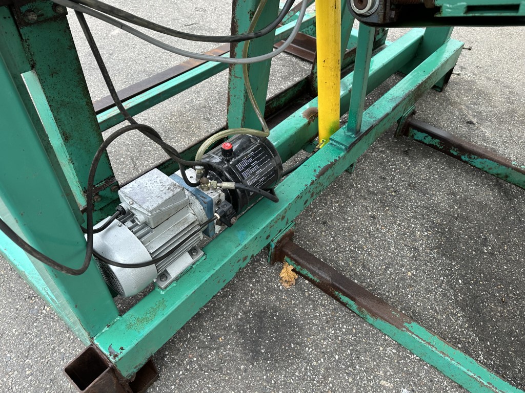 AWB