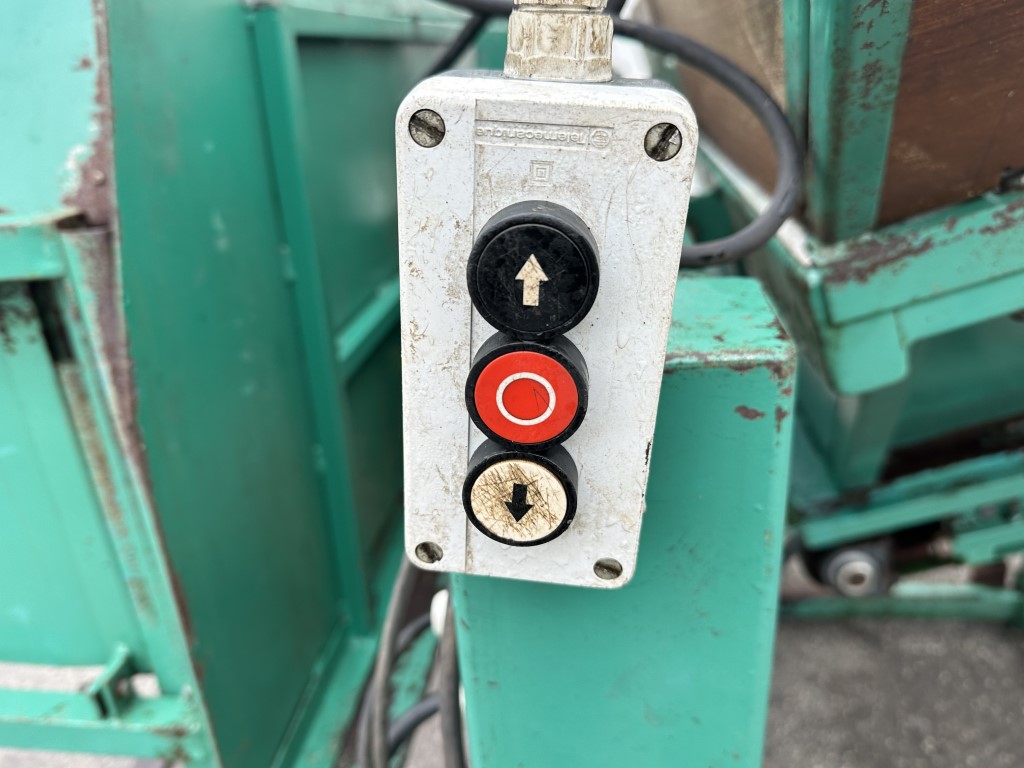 AWB