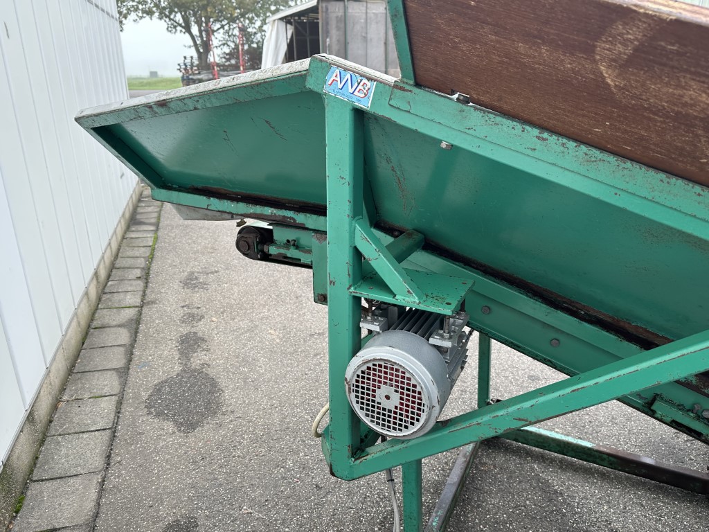 AWB