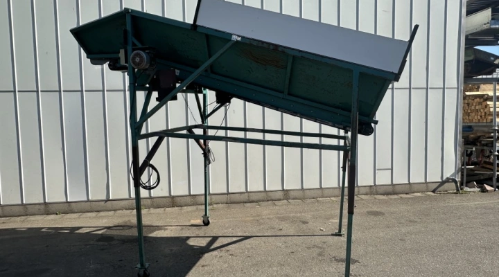 AWB dosing hopper with adjustable speed