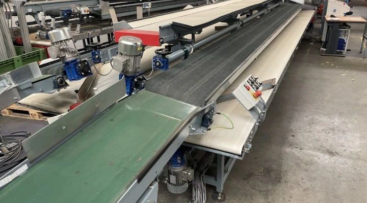 Aweta repetitive packing conveyor for apples and other fruits
