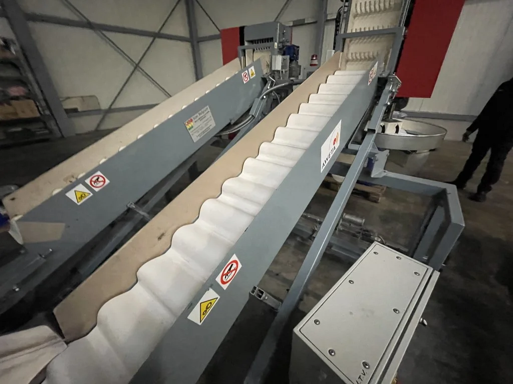 Aweta dry bin filler for fruit • Duijndam Machines