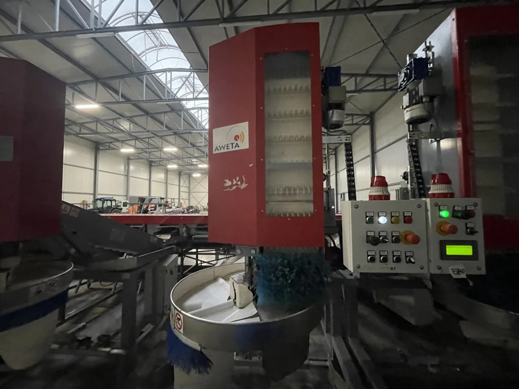 Aweta dry bin filler for fruit • Duijndam Machines