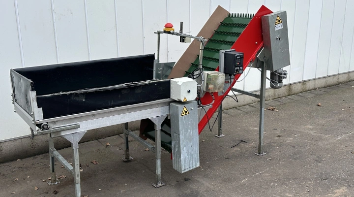 Aweta elevator incline conveyor with rubber fingers and hopper