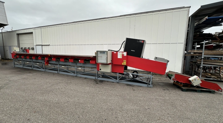 Aweta GM3-10 pepper sorting machine with feeding conveyor