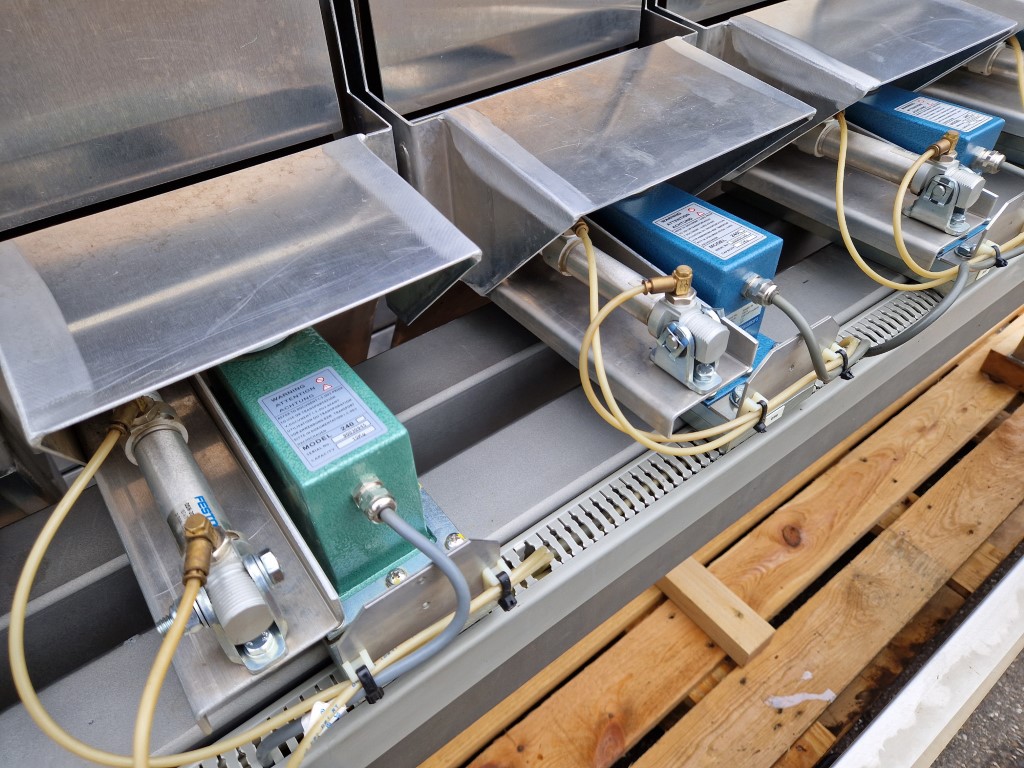 Affeldt AVN-170 12EV/B+R ������� ������� � 12 �������
